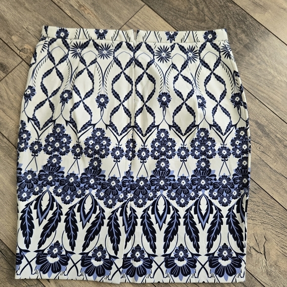 Lila Rose Womens Cotton/spandex Size 6 Floral Blue and White Skirt - Picture 7 of 15